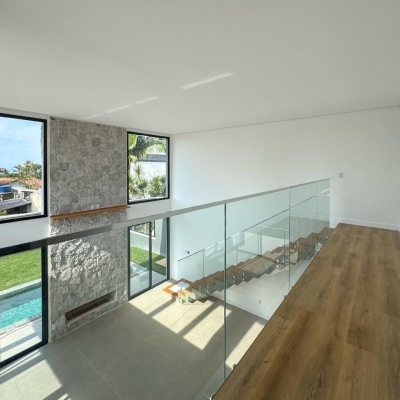 Casa Residencial com 333m², 4 quartos, 3 suítes, 2 garagens, no bairro Campeche em Florianópolis