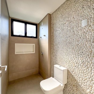 Casa Residencial com 333m², 4 quartos, 3 suítes, 2 garagens, no bairro Campeche em Florianópolis