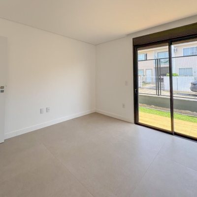 Casa Residencial com 333m², 4 quartos, 3 suítes, 2 garagens, no bairro Campeche em Florianópolis