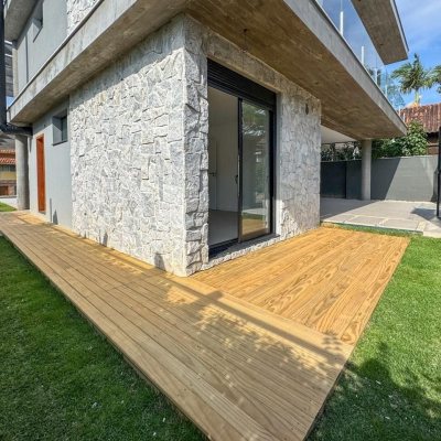 Casa Residencial com 333m², 4 quartos, 3 suítes, 2 garagens, no bairro Campeche em Florianópolis