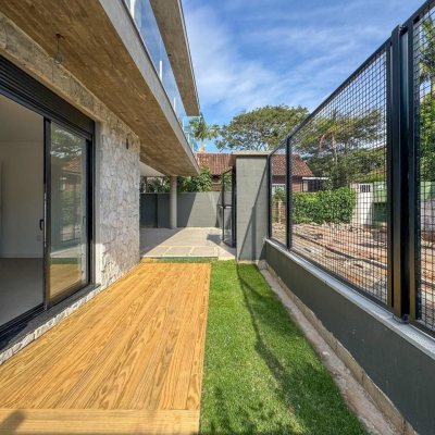 Casa Residencial com 333m², 4 quartos, 3 suítes, 2 garagens, no bairro Campeche em Florianópolis