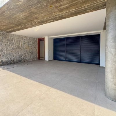Casa Residencial com 333m², 4 quartos, 3 suítes, 2 garagens, no bairro Campeche em Florianópolis