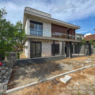 Casa Residencial com 333m², 4 quartos, 3 suítes, 2 garagens, no bairro Campeche em Florianópolis