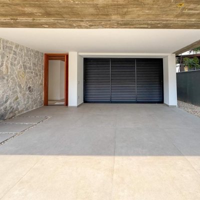 Casa Residencial com 333m², 4 quartos, 3 suítes, 2 garagens, no bairro Campeche em Florianópolis