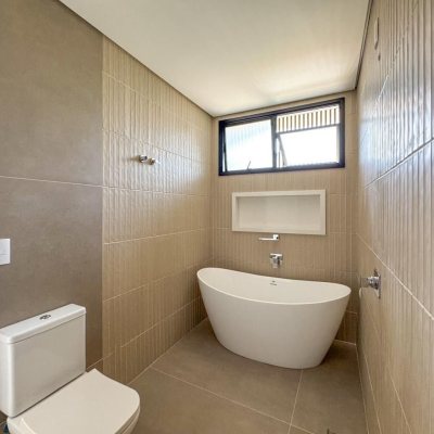 Casa Residencial com 333m², 4 quartos, 3 suítes, 2 garagens, no bairro Campeche em Florianópolis