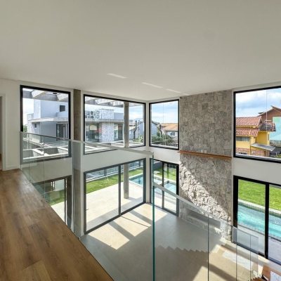 Casa Residencial com 333m², 4 quartos, 3 suítes, 2 garagens, no bairro Campeche em Florianópolis