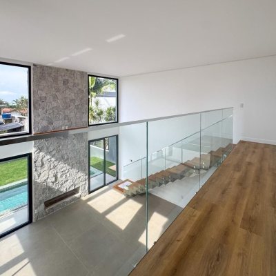 Casa Residencial com 333m², 4 quartos, 3 suítes, 2 garagens, no bairro Campeche em Florianópolis