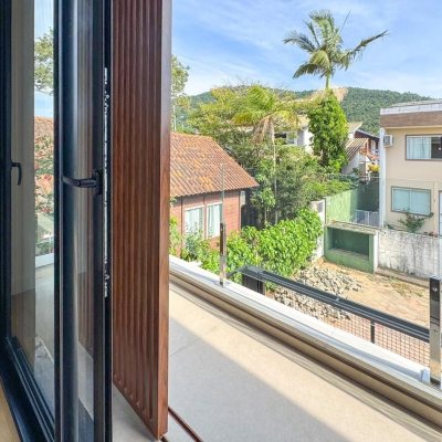 Casa Residencial com 333m², 4 quartos, 3 suítes, 2 garagens, no bairro Campeche em Florianópolis