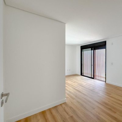 Casa Residencial com 333m², 4 quartos, 3 suítes, 2 garagens, no bairro Campeche em Florianópolis