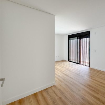 Casa Residencial com 333m², 4 quartos, 3 suítes, 2 garagens, no bairro Campeche em Florianópolis