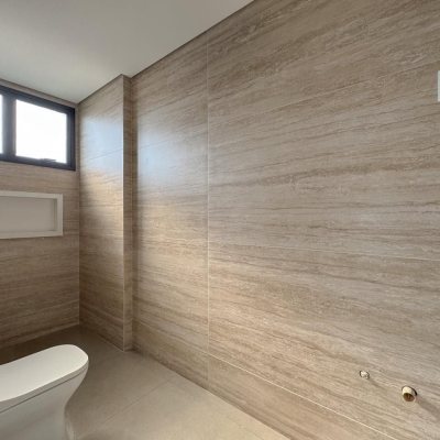 Casa Residencial com 333m², 4 quartos, 3 suítes, 2 garagens, no bairro Campeche em Florianópolis