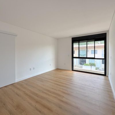 Casa Residencial com 333m², 4 quartos, 3 suítes, 2 garagens, no bairro Campeche em Florianópolis