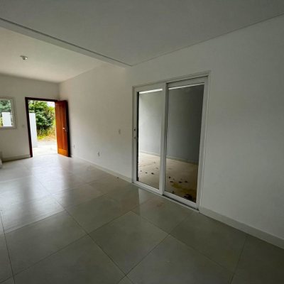 Casa Residencial com 112m², 3 quartos, 1 suíte, 2 garagens, no bairro Rio Tavares em Florianópolis
