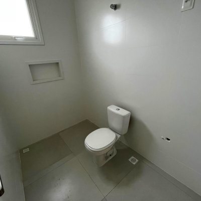 Casa Residencial com 112m², 3 quartos, 1 suíte, 2 garagens, no bairro Rio Tavares em Florianópolis