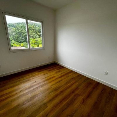 Casa Residencial com 112m², 3 quartos, 1 suíte, 2 garagens, no bairro Rio Tavares em Florianópolis