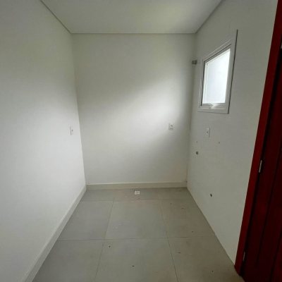 Casa Residencial com 112m², 3 quartos, 1 suíte, 2 garagens, no bairro Rio Tavares em Florianópolis