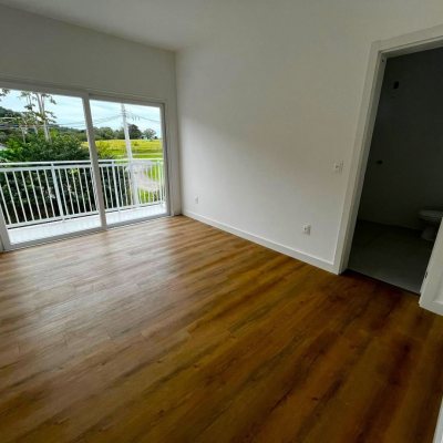 Casa Residencial com 112m², 3 quartos, 1 suíte, 2 garagens, no bairro Rio Tavares em Florianópolis