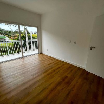 Casa Residencial com 118m², 3 quartos, 1 suíte, 2 garagens, no bairro Rio Tavares em Florianópolis