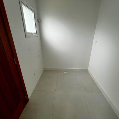 Casa Residencial com 118m², 3 quartos, 1 suíte, 2 garagens, no bairro Rio Tavares em Florianópolis