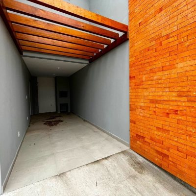 Casa Residencial com 118m², 3 quartos, 1 suíte, 2 garagens, no bairro Rio Tavares em Florianópolis