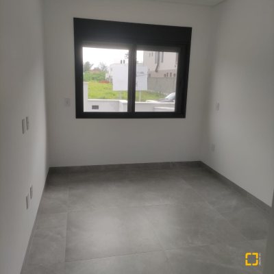 Casa Residencial com 162m², 3 quartos, 3 suítes, 2 garagens, no bairro Campeche em Florianópolis