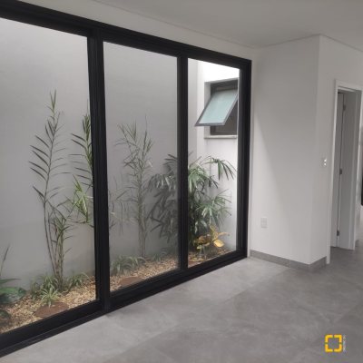 Casa Residencial com 162m², 3 quartos, 3 suítes, 2 garagens, no bairro Campeche em Florianópolis