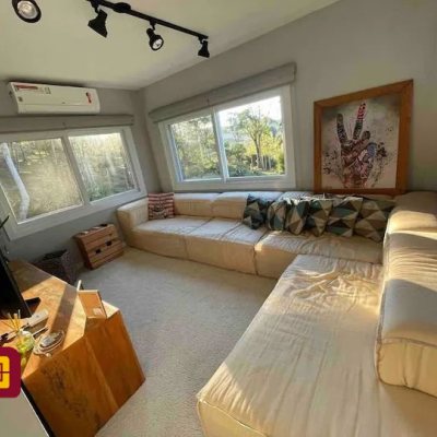 Casa Residencial com 600m², 7 quartos, 4 suítes, 11 garagens, no bairro Açores em Florianópolis