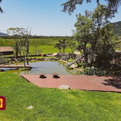 Casa Residencial com 600m², 7 quartos, 4 suítes, 11 garagens, no bairro Açores em Florianópolis