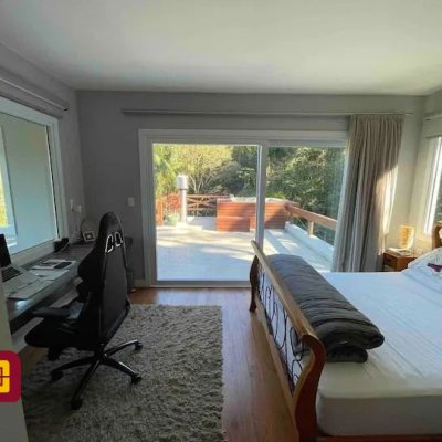 Casa Residencial com 600m², 7 quartos, 4 suítes, 11 garagens, no bairro Açores em Florianópolis