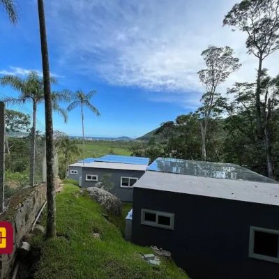 Casa Residencial com 600m², 7 quartos, 4 suítes, 11 garagens, no bairro Açores em Florianópolis