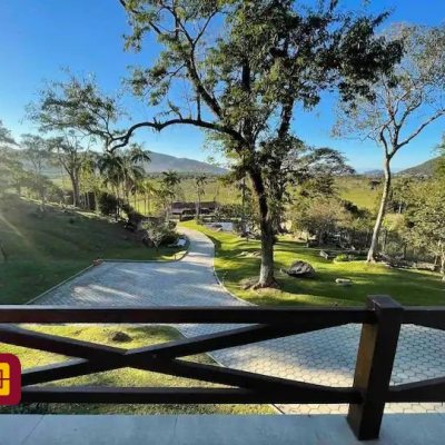 Casa Residencial com 600m², 7 quartos, 4 suítes, 11 garagens, no bairro Açores em Florianópolis