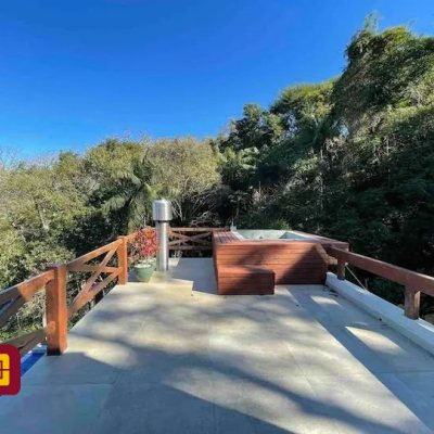 Casa Residencial com 600m², 7 quartos, 4 suítes, 11 garagens, no bairro Açores em Florianópolis