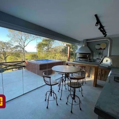 Casa Residencial com 600m², 7 quartos, 4 suítes, 11 garagens, no bairro Açores em Florianópolis