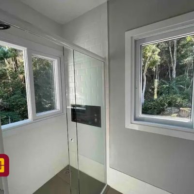 Casa Residencial com 600m², 7 quartos, 4 suítes, 11 garagens, no bairro Açores em Florianópolis