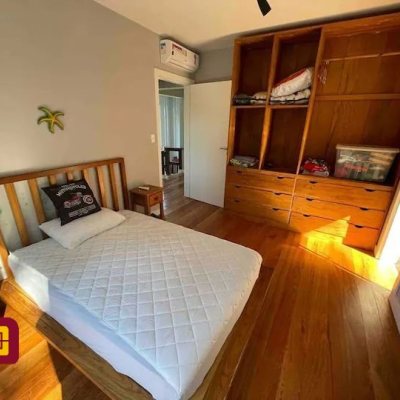 Casa Residencial com 600m², 7 quartos, 4 suítes, 11 garagens, no bairro Açores em Florianópolis