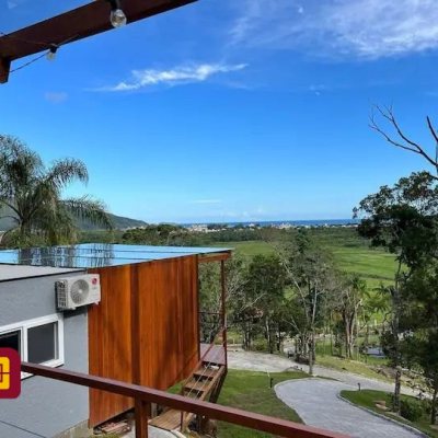 Casa Residencial com 600m², 7 quartos, 4 suítes, 11 garagens, no bairro Açores em Florianópolis