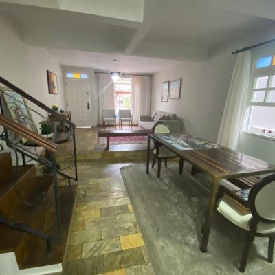 Casa Residencial com 191m², 4 quartos, 1 suíte, 2 garagens, no bairro Centro em Florianópolis