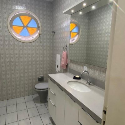 Casa Residencial com 191m², 4 quartos, 1 suíte, 2 garagens, no bairro Centro em Florianópolis