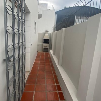 Casa Residencial com 191m², 4 quartos, 1 suíte, 2 garagens, no bairro Centro em Florianópolis