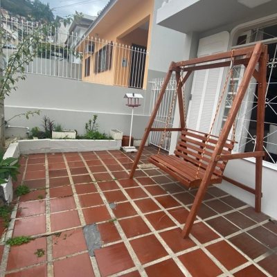 Casa Residencial com 191m², 4 quartos, 1 suíte, 2 garagens, no bairro Centro em Florianópolis