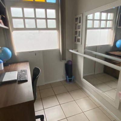 Casa Residencial com 191m², 4 quartos, 1 suíte, 2 garagens, no bairro Centro em Florianópolis