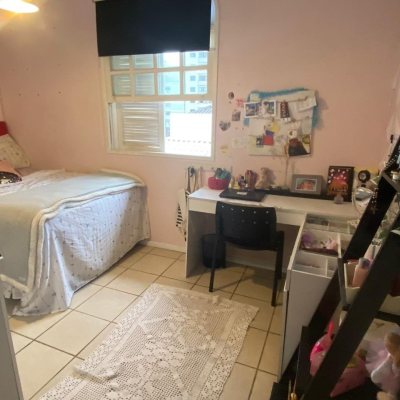 Casa Residencial com 191m², 4 quartos, 1 suíte, 2 garagens, no bairro Centro em Florianópolis