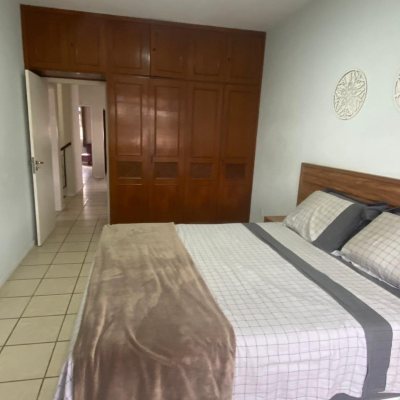 Casa Residencial com 191m², 4 quartos, 1 suíte, 2 garagens, no bairro Centro em Florianópolis