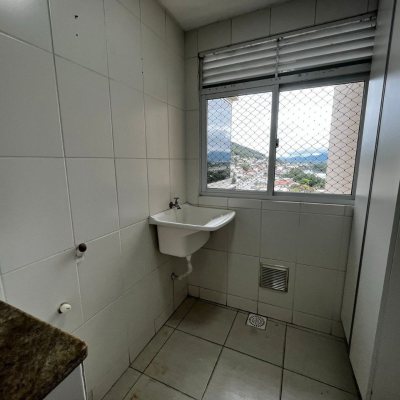 Apartamentos com 77m², 3 quartos, 1 suíte, 1 garagem, no bairro Costeira Do Pirajubaé em Florianópolis