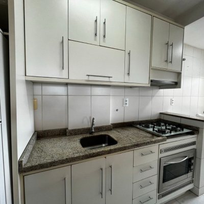 Apartamentos com 77m², 3 quartos, 1 suíte, 1 garagem, no bairro Costeira Do Pirajubaé em Florianópolis