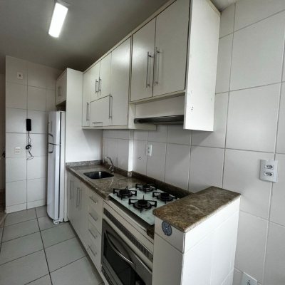 Apartamentos com 77m², 3 quartos, 1 suíte, 1 garagem, no bairro Costeira Do Pirajubaé em Florianópolis