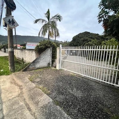 Terreno Comercial/Residencial com 4215m², no bairro Alto Ribeirão em Florianópolis