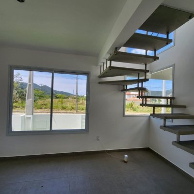 Casa Residencial com 131m², 3 quartos, 1 suíte, 2 garagens, no bairro Pântano Do Sul em Florianópolis