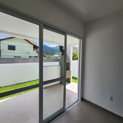 Casa Residencial com 131m², 3 quartos, 1 suíte, 2 garagens, no bairro Pântano Do Sul em Florianópolis
