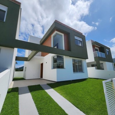 Casa Residencial com 131m², 3 quartos, 1 suíte, 2 garagens, no bairro Pântano Do Sul em Florianópolis
